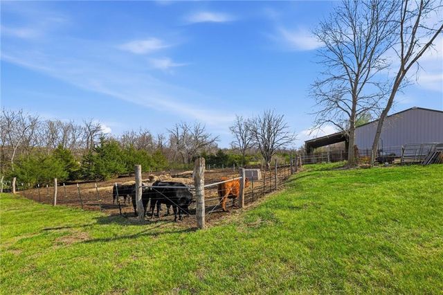 1902 E 300 Road, Lecompton, KS 66050