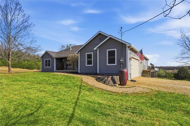 1902 E 300 Road, Lecompton, KS 66050