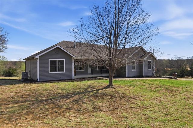1902 E 300 Road, Lecompton, KS 66050