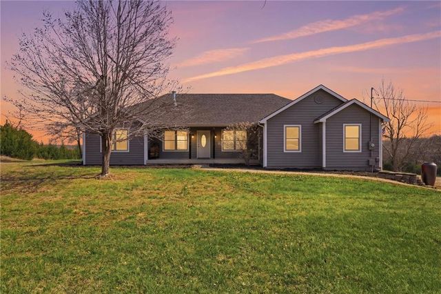 1902 E 300 Road, Lecompton, KS 66050