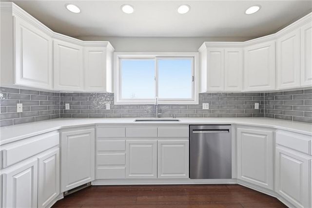 1902 E 300 Road, Lecompton, KS 66050