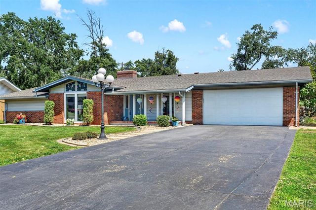 1504 Papillon Drive, St Louis, MO 63146