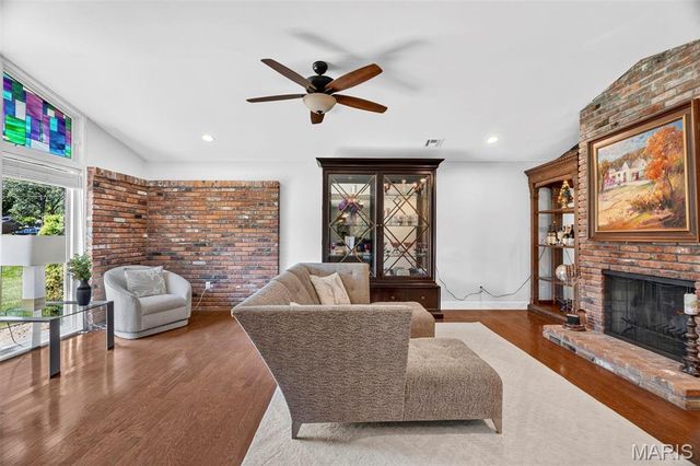 1504 Papillon Drive, St Louis, MO 63146