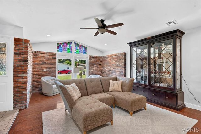 1504 Papillon Drive, St Louis, MO 63146