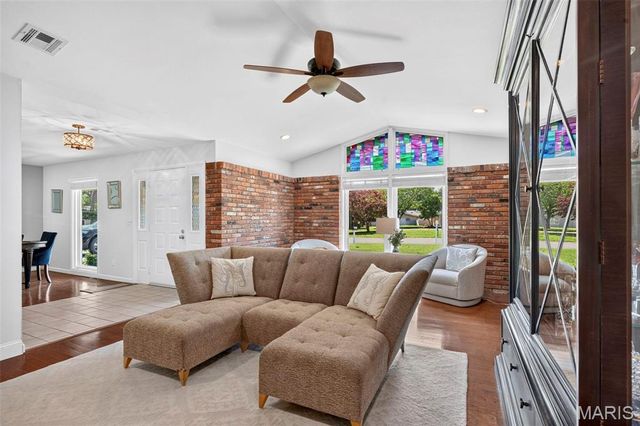 1504 Papillon Drive, St Louis, MO 63146