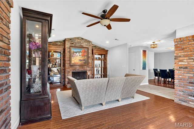 1504 Papillon Drive, St Louis, MO 63146