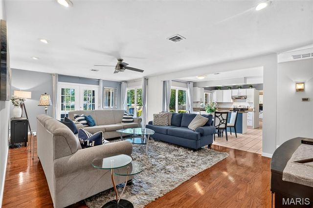 1504 Papillon Drive, St Louis, MO 63146