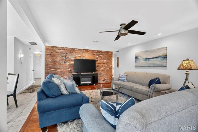 1504 Papillon Drive, St Louis, MO 63146