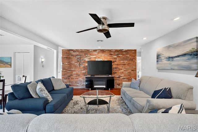 1504 Papillon Drive, St Louis, MO 63146