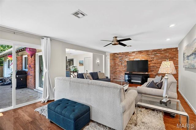 1504 Papillon Drive, St Louis, MO 63146