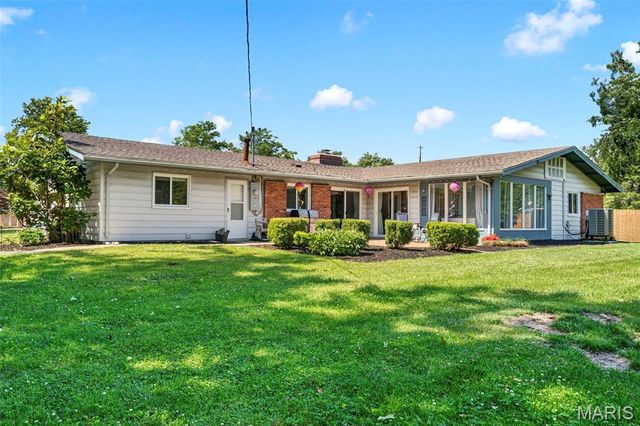 1504 Papillon Drive, St Louis, MO 63146