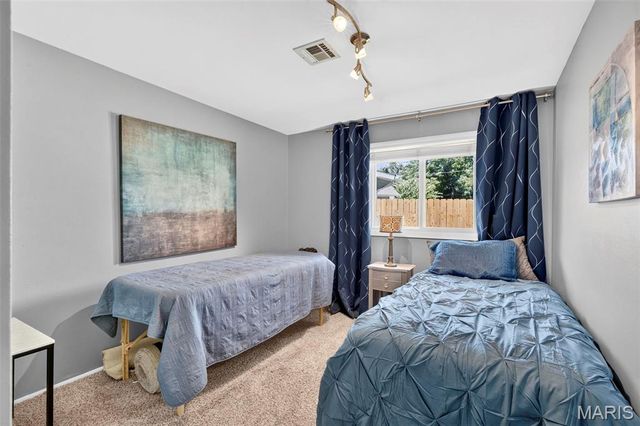 1504 Papillon Drive, St Louis, MO 63146