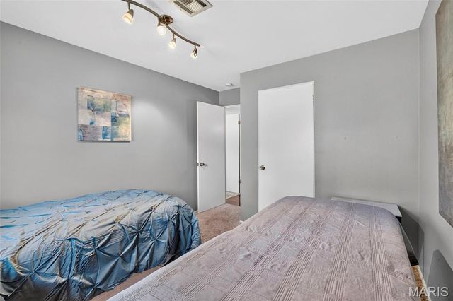 1504 Papillon Drive, St Louis, MO 63146