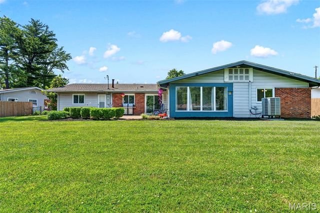 1504 Papillon Drive, St Louis, MO 63146