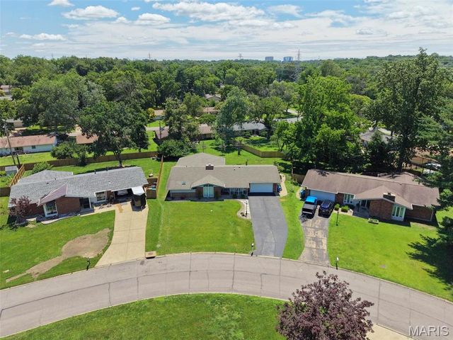 1504 Papillon Drive, St Louis, MO 63146