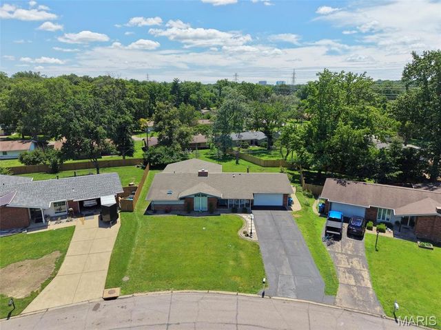 1504 Papillon Drive, St Louis, MO 63146