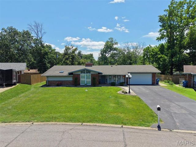 1504 Papillon Drive, St Louis, MO 63146