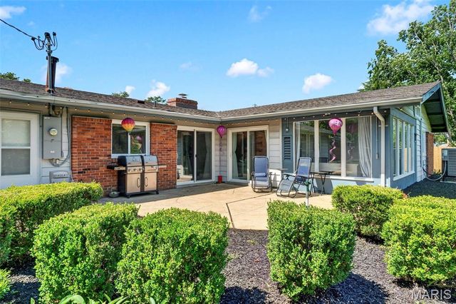 1504 Papillon Drive, St Louis, MO 63146