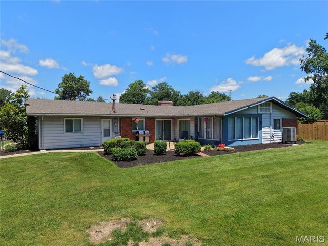 1504 Papillon Drive, St Louis, MO 63146