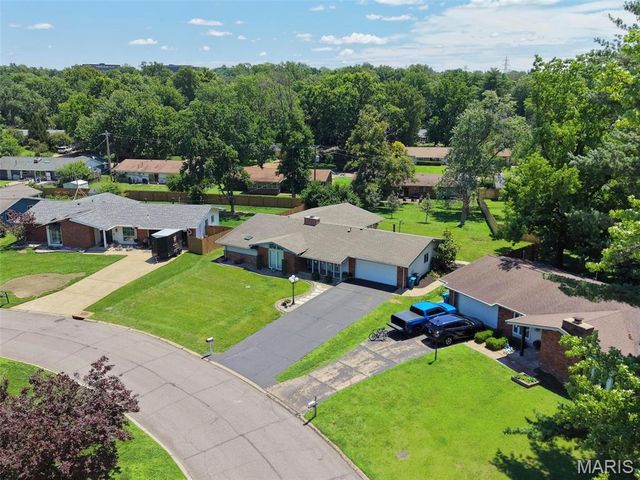 1504 Papillon Drive, St Louis, MO 63146