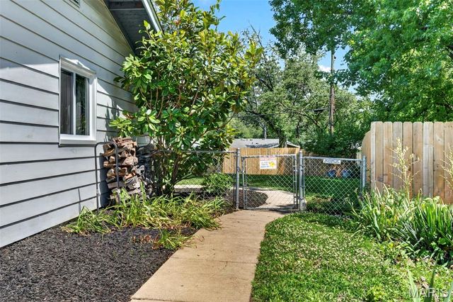1504 Papillon Drive, St Louis, MO 63146
