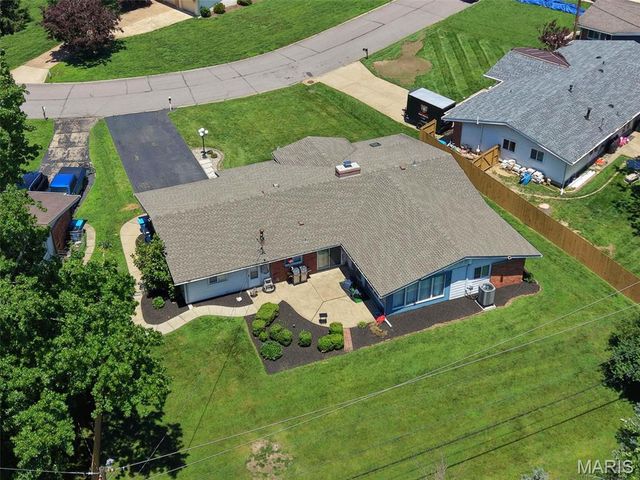 1504 Papillon Drive, St Louis, MO 63146