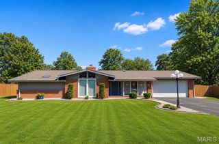 1504 Papillon Drive, St Louis, MO 63146