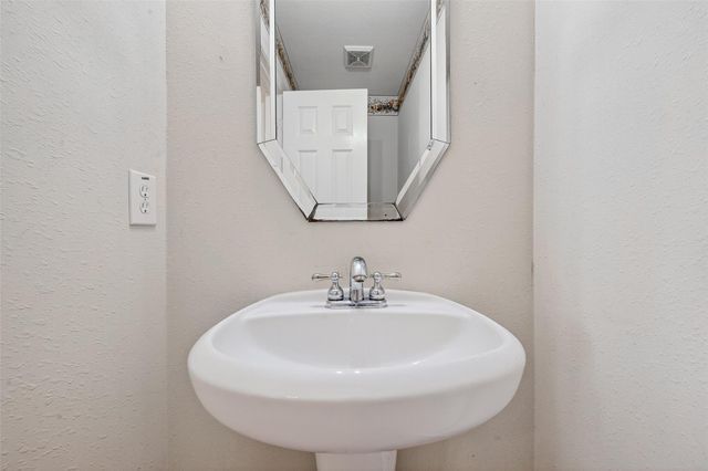 16615 Barrett Post Lane, Houston, TX 77095
