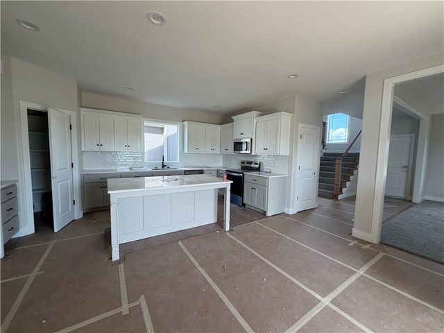 16871 W 164th Terrace, Olathe, KS 66062