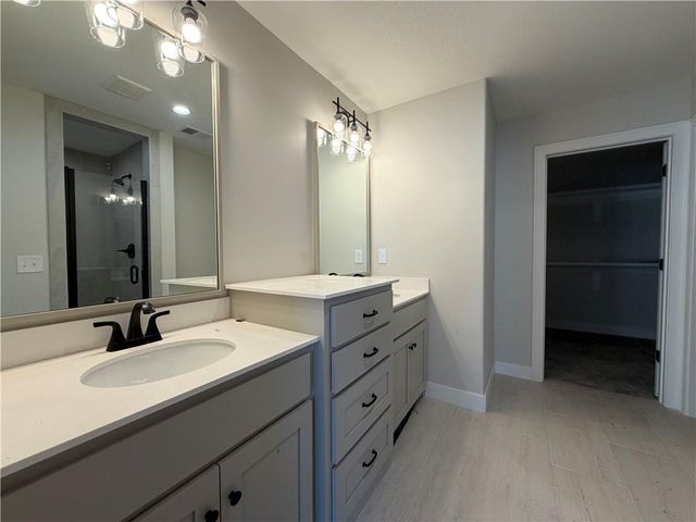 16871 W 164th Terrace, Olathe, KS 66062