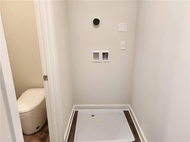 1555 SUNGROWN Way, Mcdonough, GA 30253