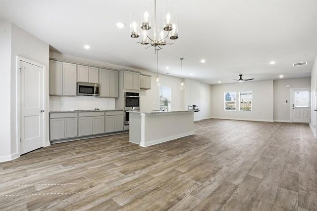 1555 SUNGROWN Way, Mcdonough, GA 30253