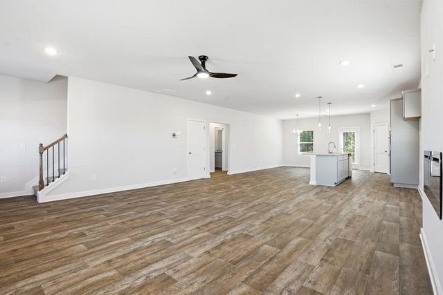 1555 SUNGROWN Way, Mcdonough, GA 30253