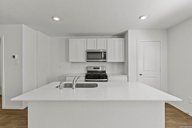 14727 Armstrong Fld, San Antonio, TX 78245