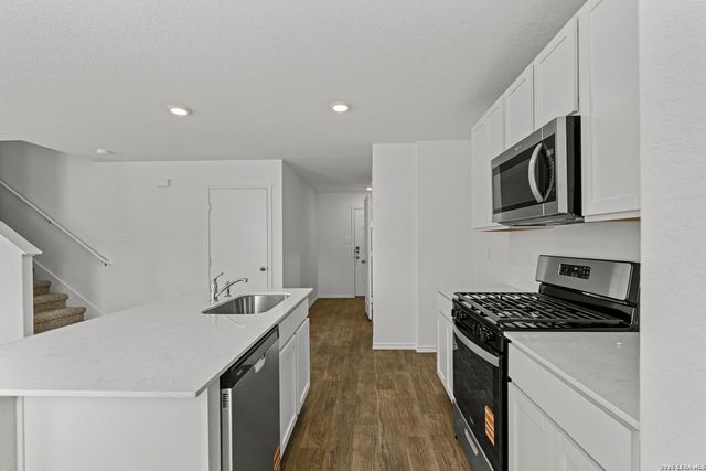14727 Armstrong Fld, San Antonio, TX 78245