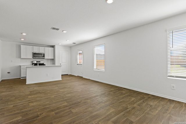 14727 Armstrong Fld, San Antonio, TX 78245