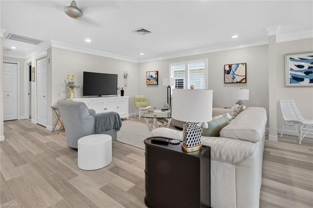 18 Rivard RD 9, Naples, FL 34112