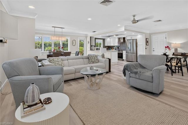 18 Rivard RD 9, Naples, FL 34112