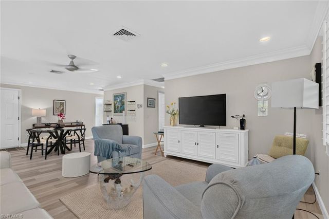 18 Rivard RD 9, Naples, FL 34112