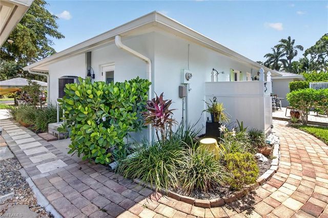 18 Rivard RD 9, Naples, FL 34112