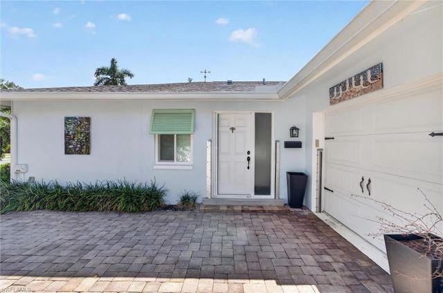 18 Rivard RD 9, Naples, FL 34112