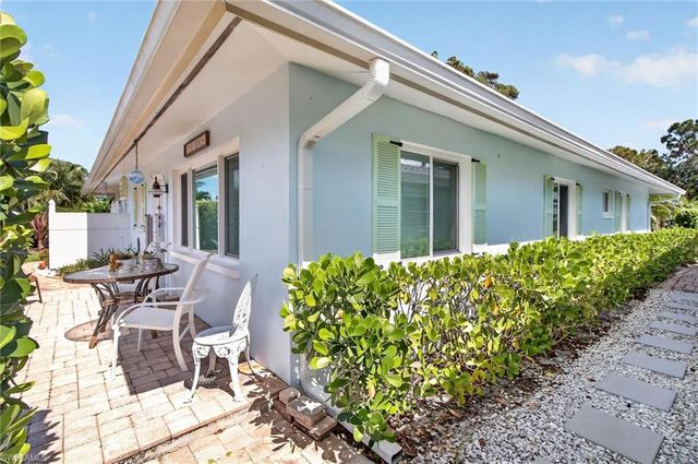 18 Rivard RD 9, Naples, FL 34112