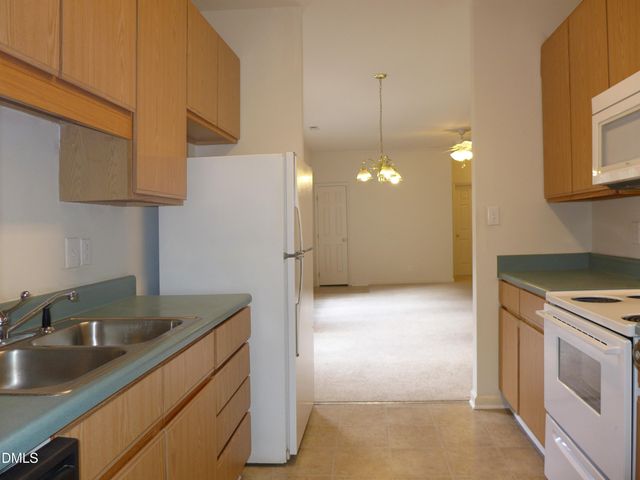101 Rock Haven Road B206, Carrboro, NC 27510