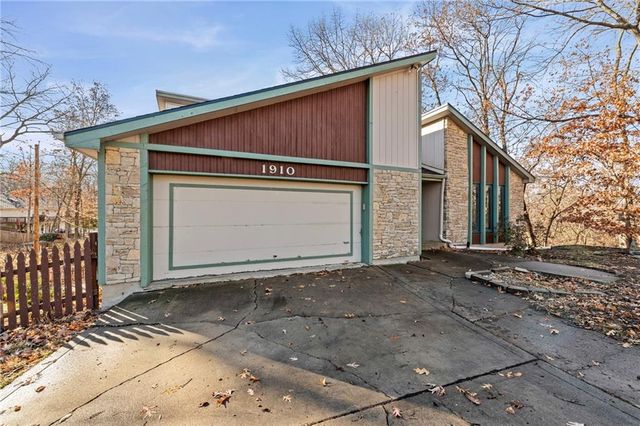 1910 NW 45th Street, Riverside, MO 64150