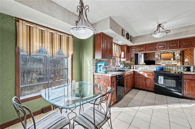 1910 NW 45th Street, Riverside, MO 64150