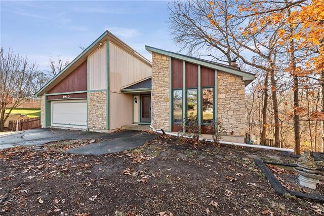 1910 NW 45th Street, Riverside, MO 64150