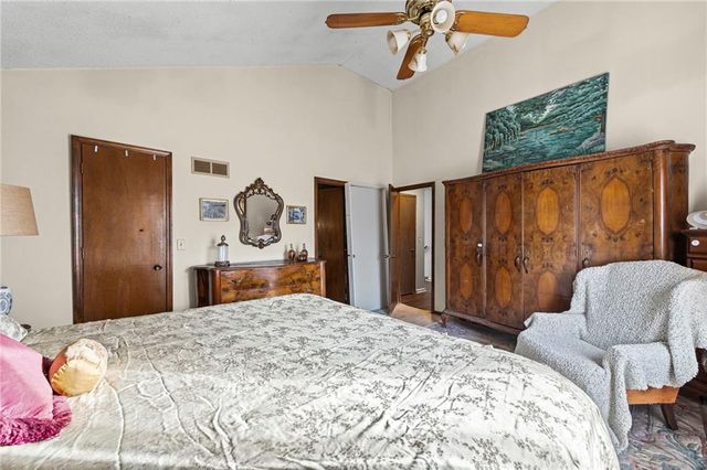 1910 NW 45th Street, Riverside, MO 64150