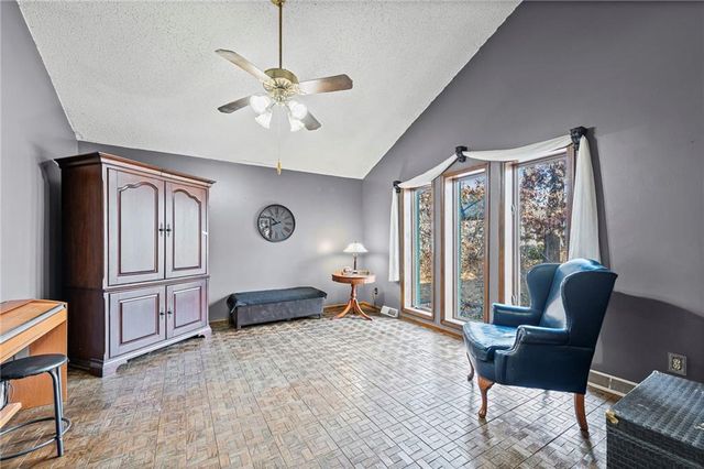 1910 NW 45th Street, Riverside, MO 64150