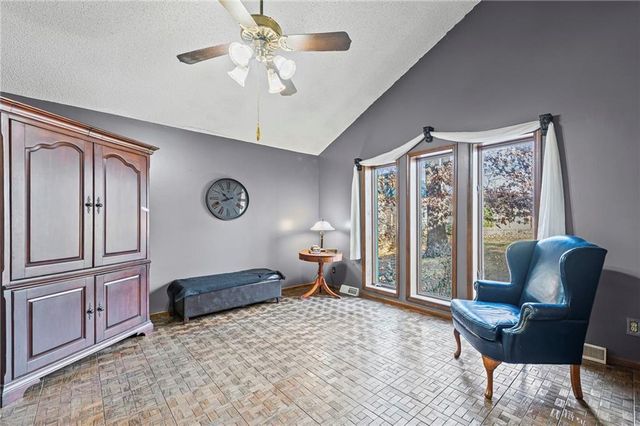 1910 NW 45th Street, Riverside, MO 64150