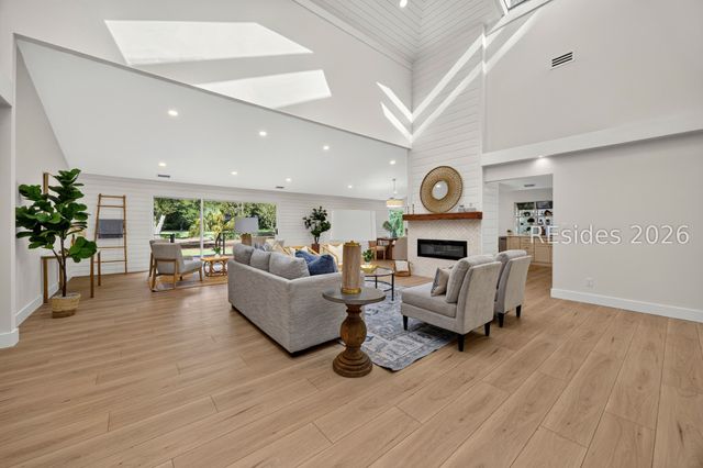 9 Fort Walker Dr, Hilton Head Island, SC 29928